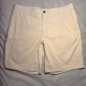 The North Face Men's Size 38 Beige Flat Front Khaki Shorts